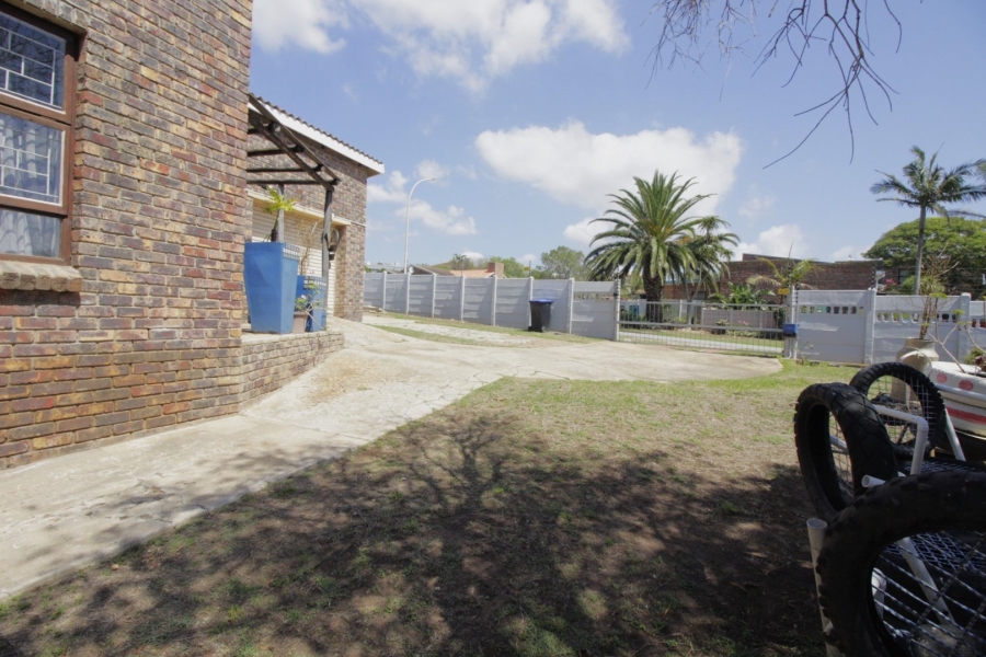 3 Bedroom Property for Sale in Wavecrest Eastern Cape